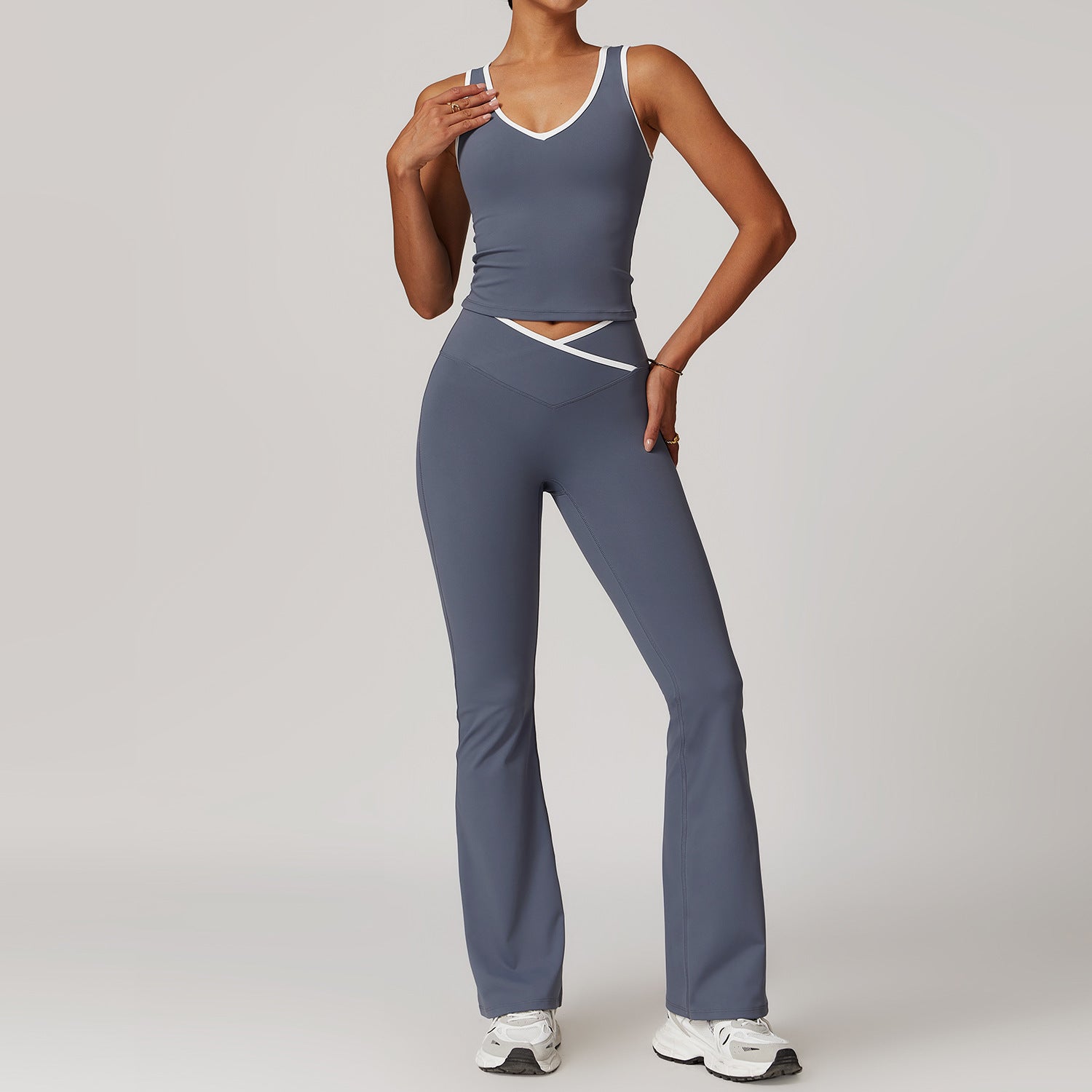 Nude-Feel Seamless Activewear Set – Light, Sculpting & Ultra-Comfortable
