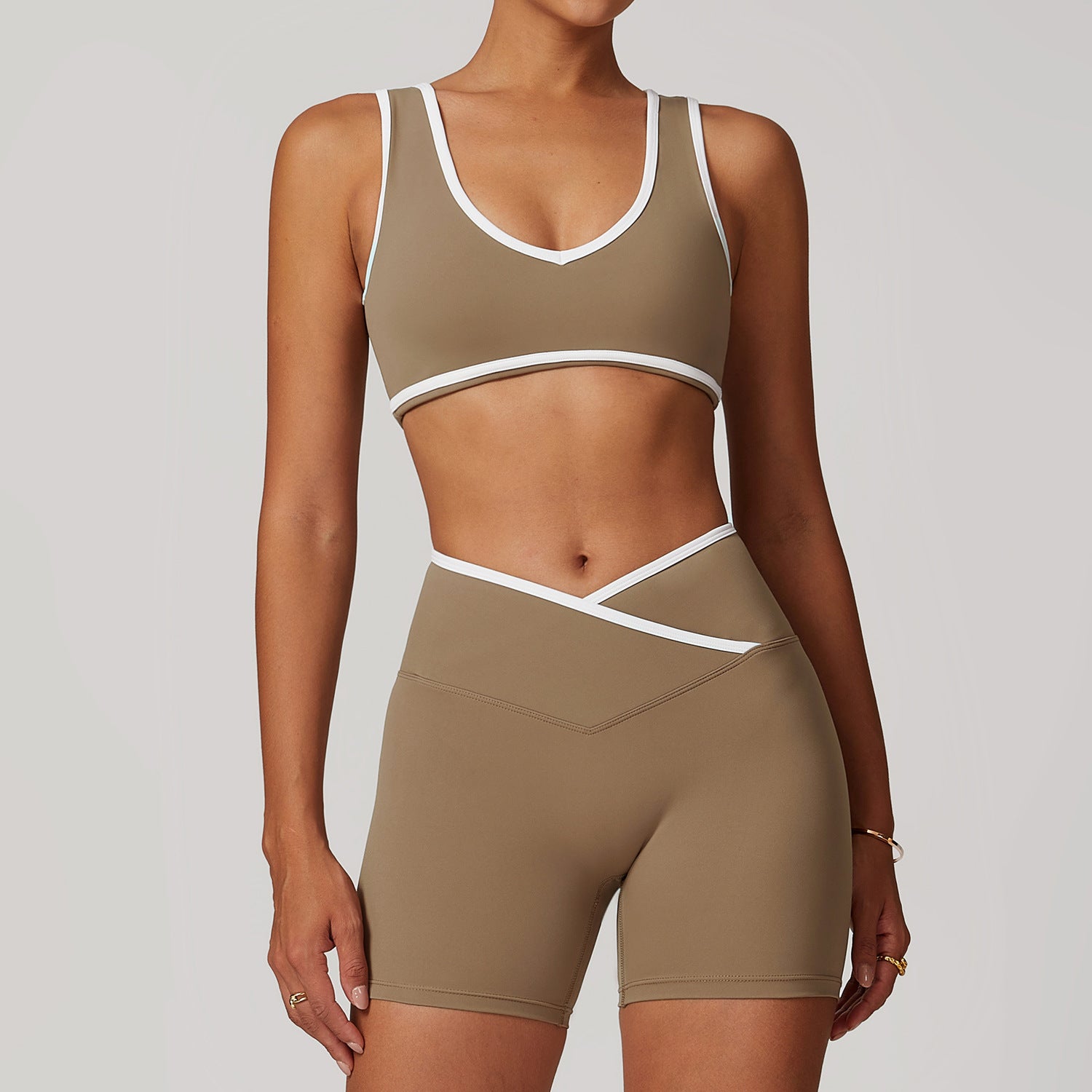 Nude-Feel Seamless Activewear Set – Light, Sculpting & Ultra-Comfortable
