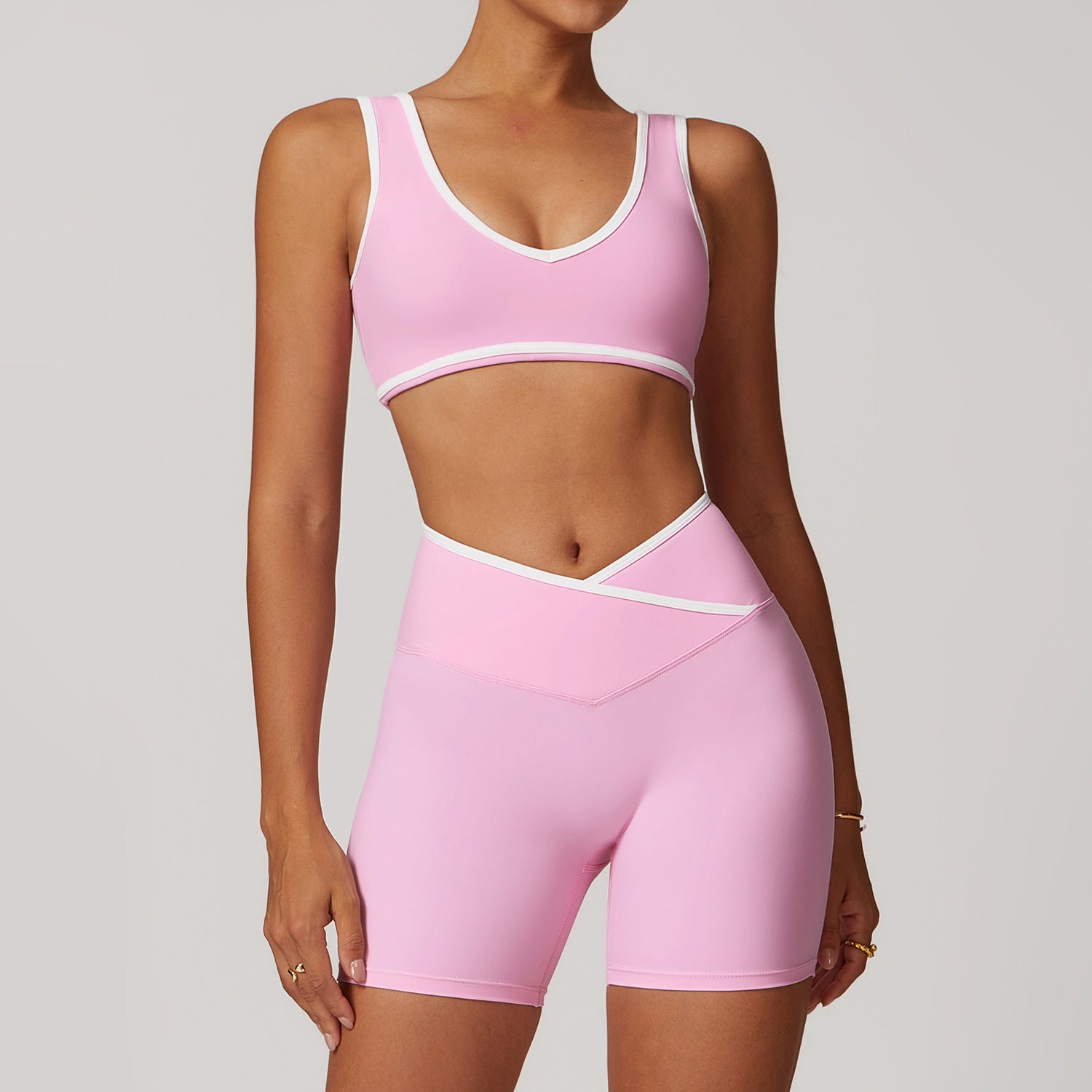 Nude-Feel Seamless Activewear Set – Light, Sculpting & Ultra-Comfortable