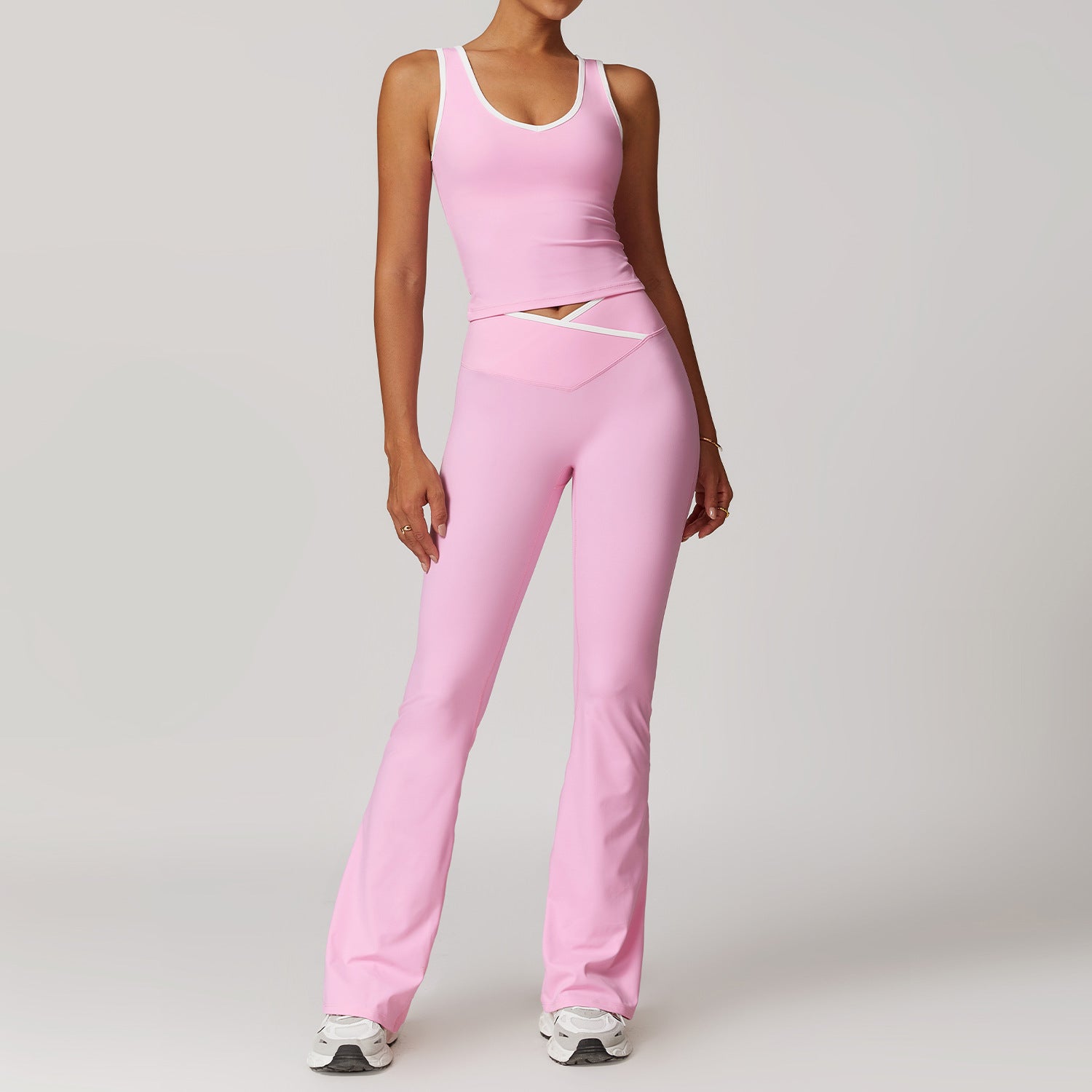 Nude-Feel Seamless Activewear Set – Light, Sculpting & Ultra-Comfortable