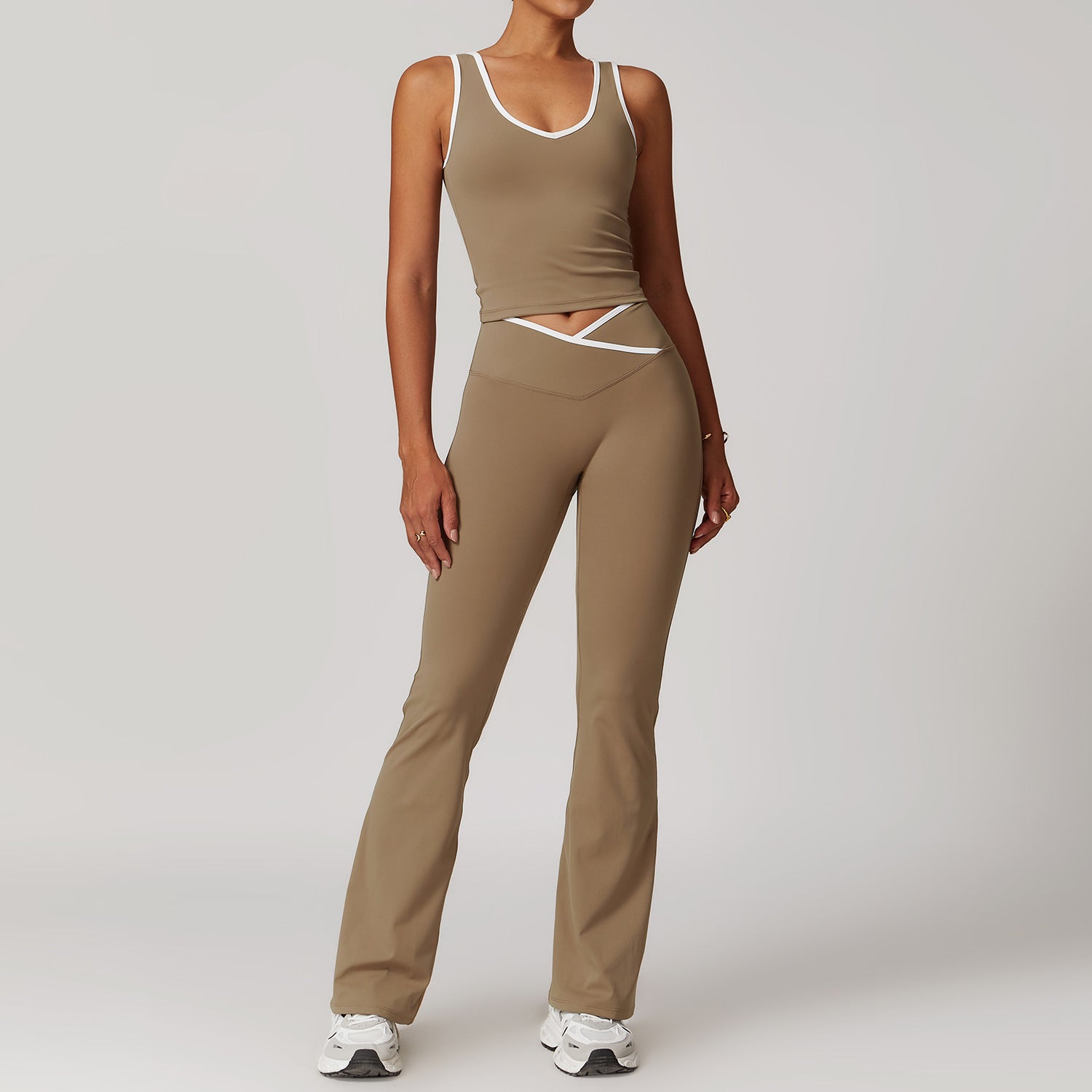 Nude-Feel Seamless Activewear Set – Light, Sculpting & Ultra-Comfortable