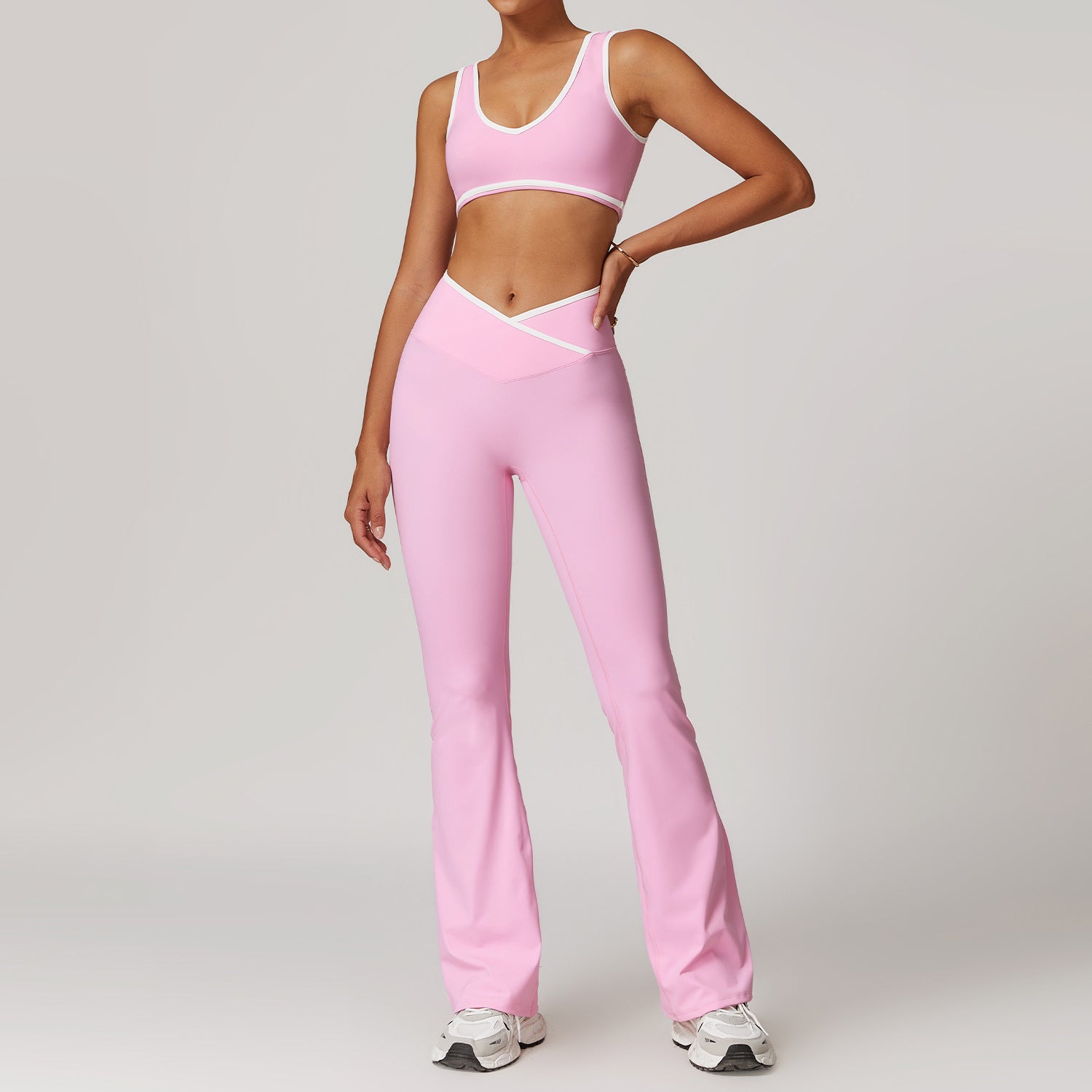 Nude-Feel Seamless Activewear Set – Light, Sculpting & Ultra-Comfortable