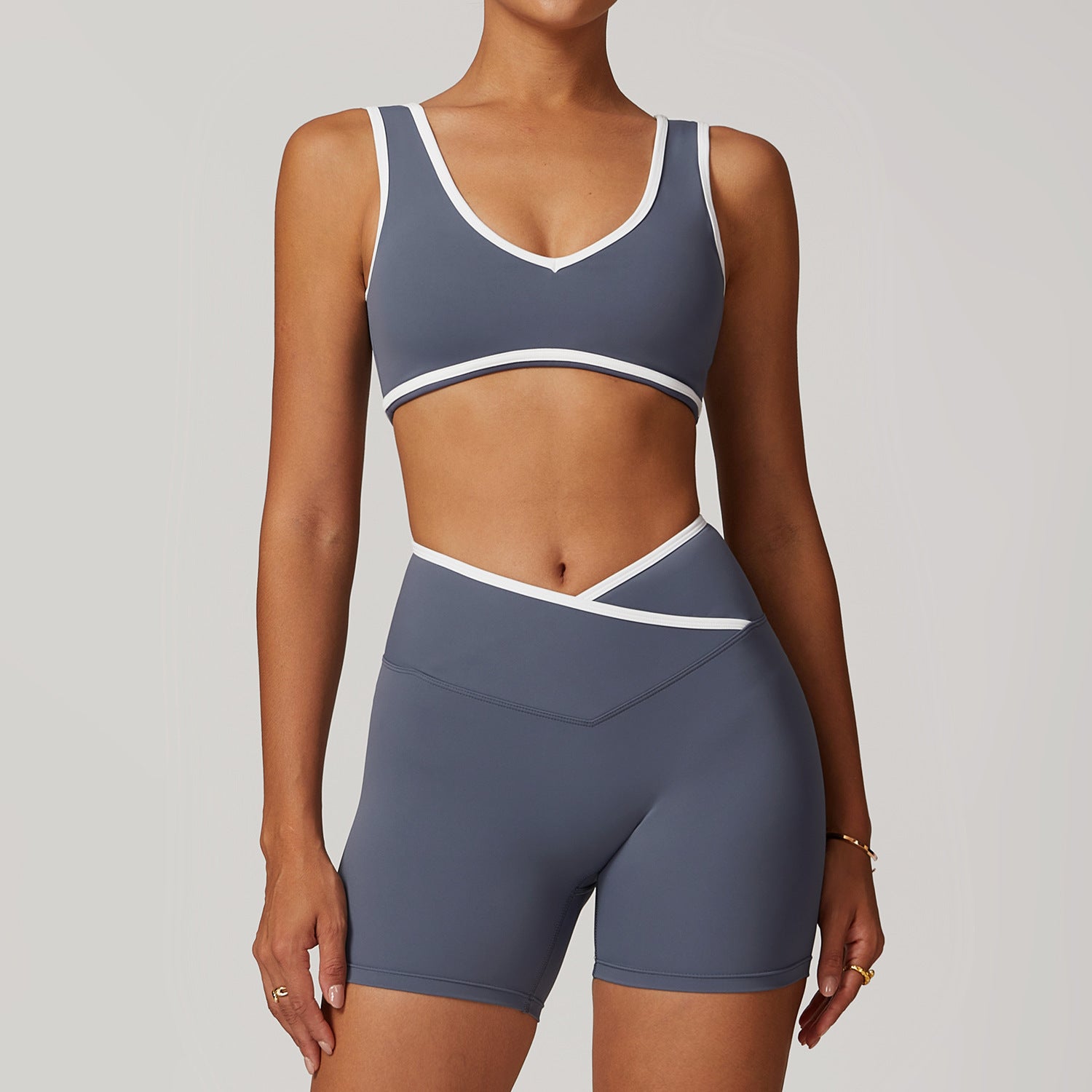 Nude-Feel Seamless Activewear Set – Light, Sculpting & Ultra-Comfortable