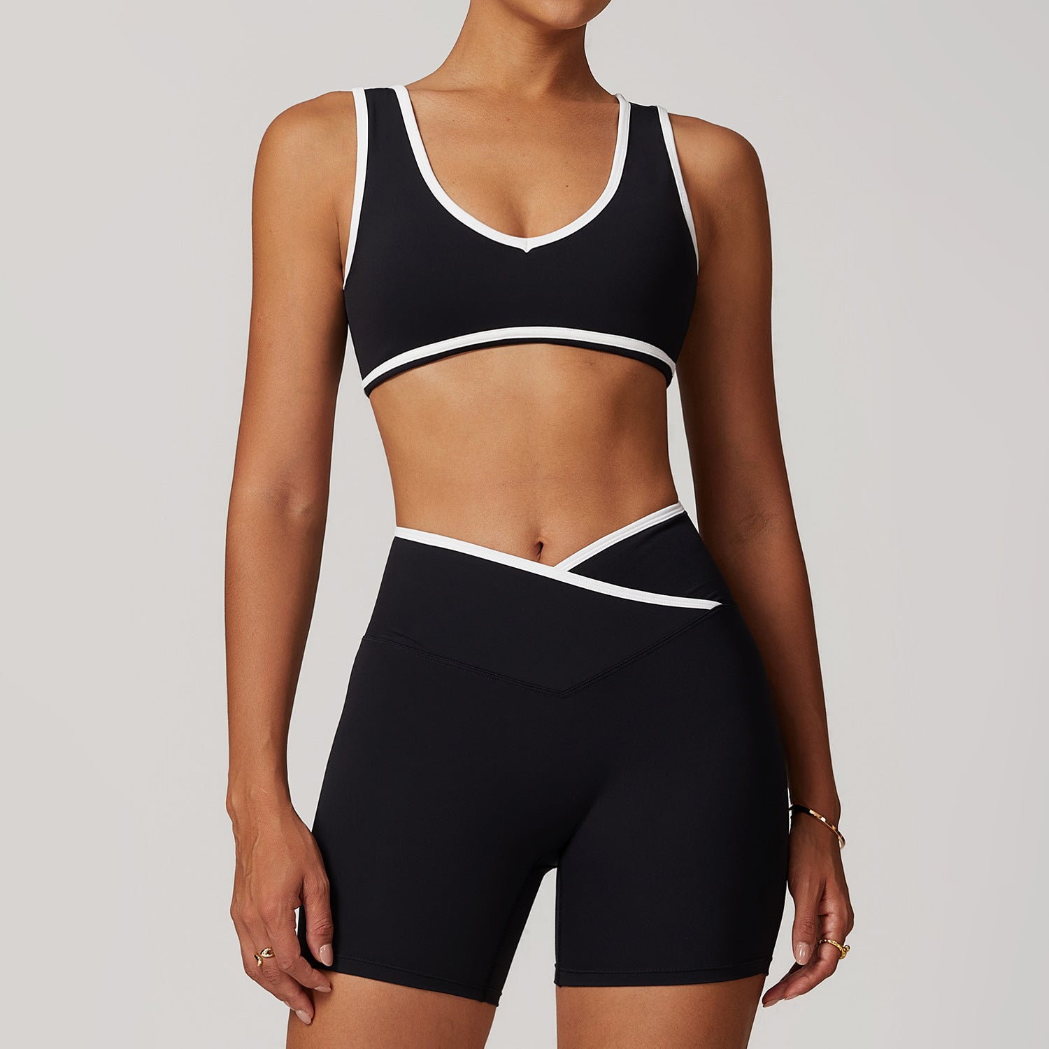 Nude-Feel Seamless Activewear Set – Light, Sculpting & Ultra-Comfortable