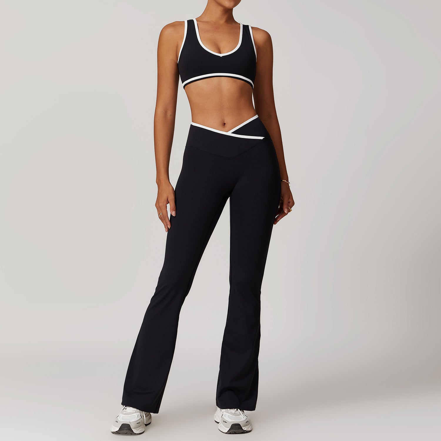 Nude-Feel Seamless Activewear Set – Light, Sculpting & Ultra-Comfortable